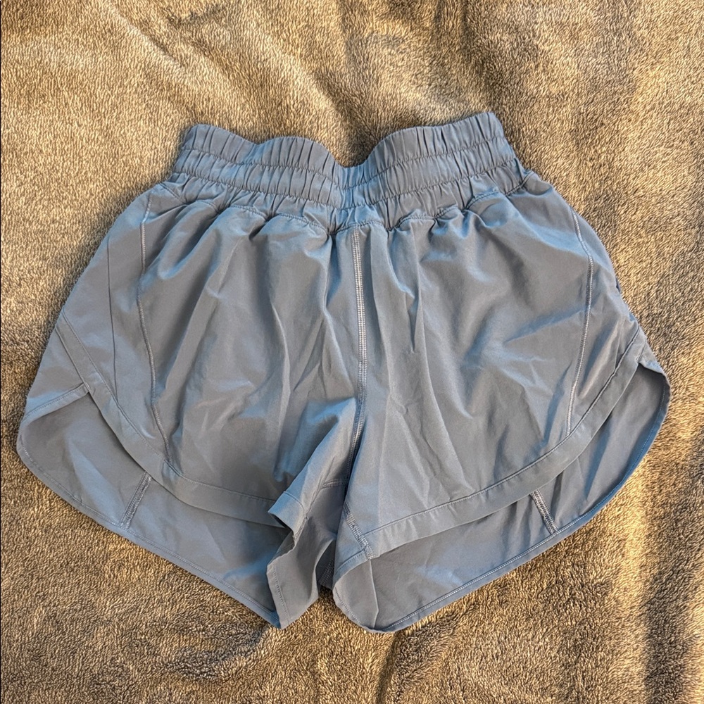 Lululemon track that 3” short water drop size 4